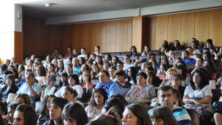 Одобриха допълнително 95 места за студенти по медицински специалности