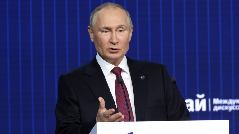 Руският президент Владимир Путин смъмри Запада в четвъртък, че играе