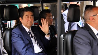 Премиерът на Япония Шиндзо Абе обяви че голфът с американския