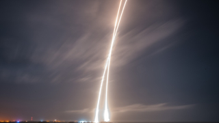 SpaceX успешно изстреля товарния кораб "Дракон" към МКС 