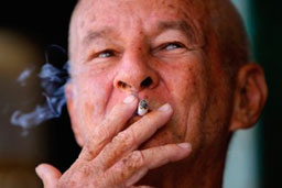Край на евтините цигари за кубинските пенсионери 