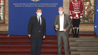 В навечерието на Деня на народните будители военният министър Красимир