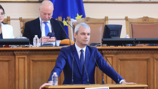 Кабинетът потъва със страшна сила Това заяви от трибуната на