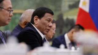 Президентът на Филипините Родриго Дутерте предлага финансова награда за залавянето на