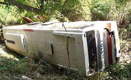 Гръцки автобус падна в пропаст