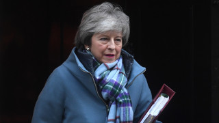 Премиерът на Великобритания Тереза Мей заяви че обмисля няколко варианта