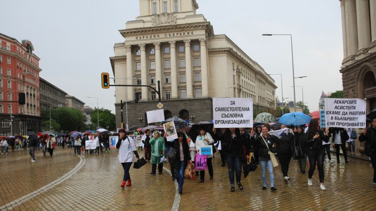 КНСБ: В България трайно не достигат медициниски сестри