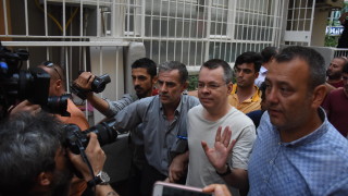 Турски съд отхвърли искане за освобождаването на американския пастор Андрю