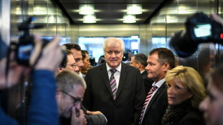 ХСС ще се опитат да запазят управлението на Меркел стабилно