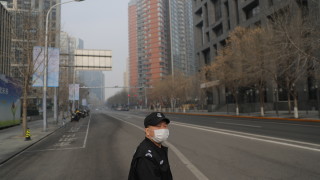 Първи смъртен случай от коронавирус в китайската столица Пекин съобщава
