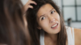 Косопад, омазняване на косата и как проблемите със скалпа могат да са причинени от стреса