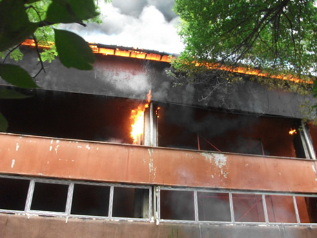 Пожар в баскетболната зала в Ботевград