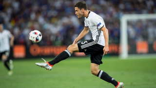 Левият защитник на Германия и Кьолн Йонас Хектор по всяка