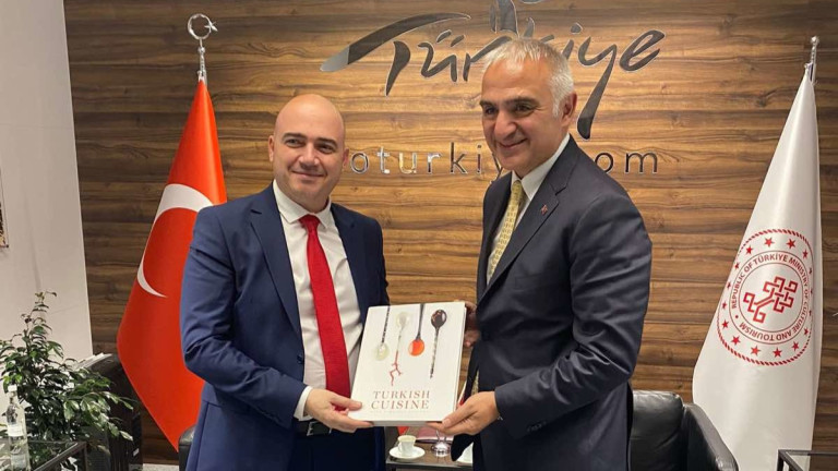 България и Турция засилват сътрудничество си в туристическия сектор.
Министърът на
