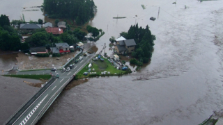 Жертвите на наводненията в Япония вече са 26