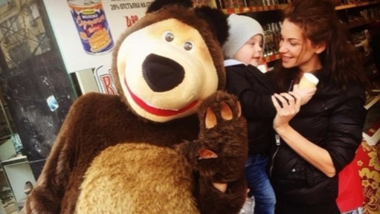 Диляна Попова се върна при сина си Борил