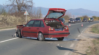 Трима пострадали при верижна катастрофа до Казанлък
