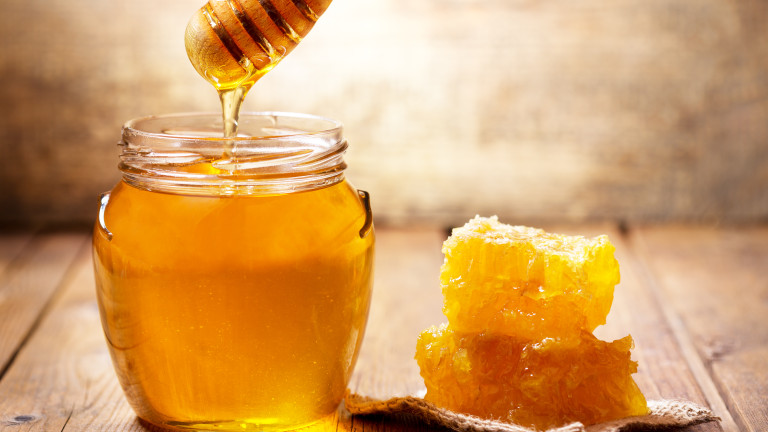 Унищожават 45 кг пчелен мед заради грешни етикети