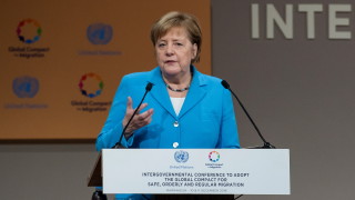 Меркел много доволна от приемането на Глобалния пакт за миграцията