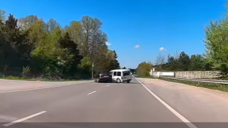 Джип и бус се сблъскаха на пътя между Монтана и