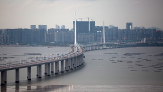 Лидерът на Хонконг Кари Лам обяви че затварят 10 от