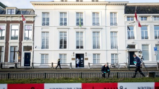 Няколко изстрела са произведени по саудитското посолство в холандския град