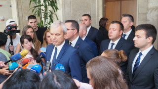 "Възраждане" иска Радев да свика КСНС заради пожарите