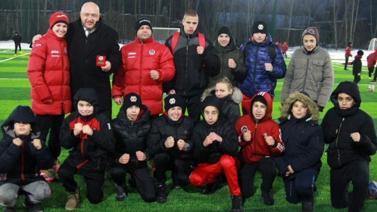 Министър Кралев откри футболно игрище на Локомотив (София) 