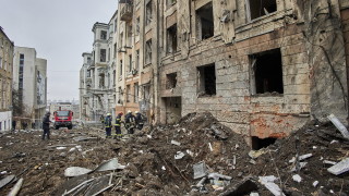 Двама цивилни бяха ранени при руски ракетни удари по промишлени