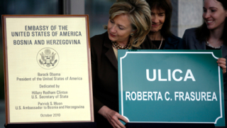 Клинтън откри посолство на САЩ в Сараево