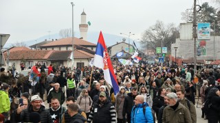 Хиляди в Сърбия се включиха в подписка с искане да