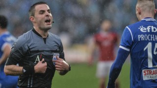 Нервите взеха превес в дербито, Кристиян Малинов в сериозен спор с Никола Попов