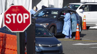 В САЩ починалите от коронавирус надхвърлиха 250 000 души съобщават