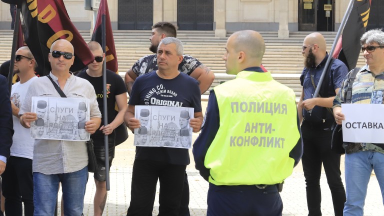 Коалиция Българските патриоти (ВМРО, НФСБ и Воля) излязоха на протест