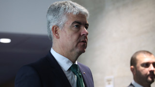 Вчера служебният премиер Димитър Главчев прояви явни признаци на зависимости