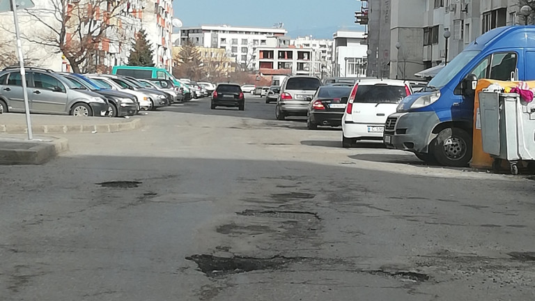 Столичани плащат "Зелена зона" за паркиране на улица без асфалт