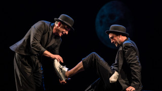 Но кой е Годо Така ли се нарича Ще дойде