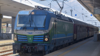 Пътнически влак дерайлира рано тази сутрин между гарите Дъбово и