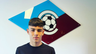 Юношата на Септември Михаил Полендаков подписа своя първи професионален