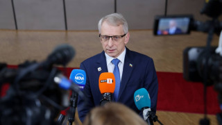Николай Денков не е чел в доклади за потоците пари към президентството