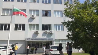 Хакнали са ДКК, намалени са заплатите на шефовете с 50%