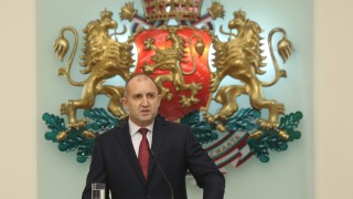 Самозаявяването за втори мандат на президента Румен Радев е малко