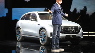 Производителят на Mercedes Benz ще похарчи милиарди в поръчка за компоненти