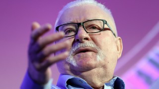 Героят на полската демокрация Лех Валенса и десетки други бивши