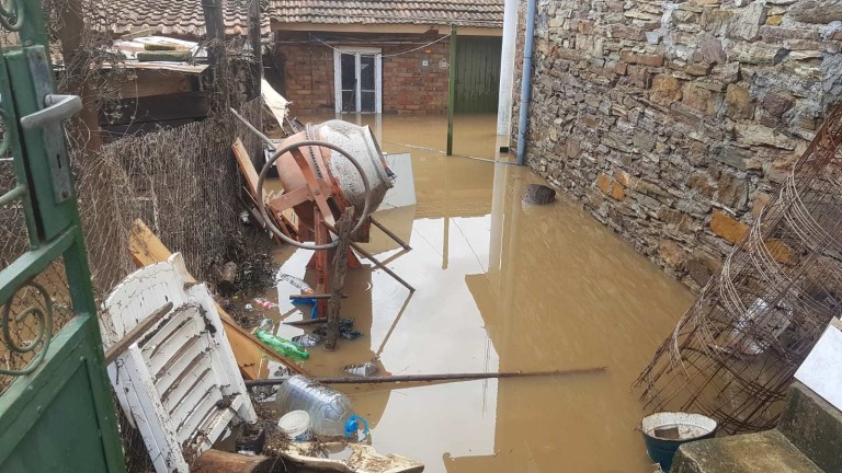 Военни помагат след наводненията в Бургаско