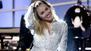 Разкриването на сексуалната ориентация се приема като рекламен трик от