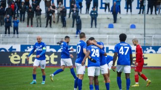 Левият защитник Александър Василев който преди дни се раздели с