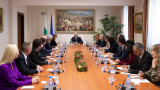  Президентът: Некомпетентната политика е рискова за бъдещето на България 