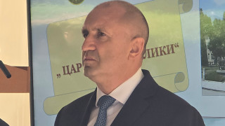 Президентът на България Румен Радев поздрави боксьорката Светлана Каменова след отпадането