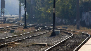 Локомотив прегази двама работници на жп мост в София